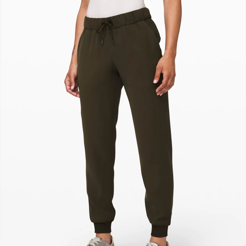 Lululemon On the Fly Jogger - Olive